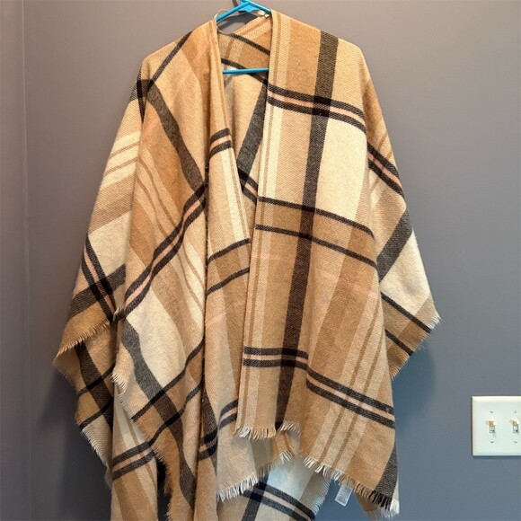Old Navy Accessories - Old Navy Shawl Wrap Womens One Size Beige Plaid Fringe Open Front Soft